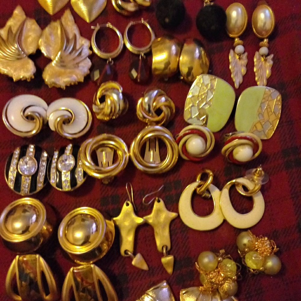 Vintage Goldtone Eararrings Lot